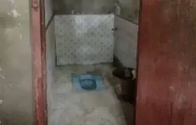 不衛生な学校のトイレ